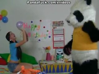 Rozpoczął się do grać z za duży chuj zabawka panda