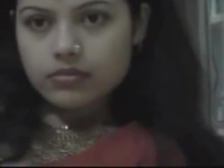Индийски двойки наслаждавайки техен меден месец в hotel- пълен видео на hotcamgirls.in