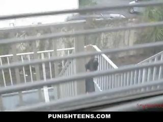 Blond teismeline karistatud poolt hiiglane munn - tinyteencams.com
