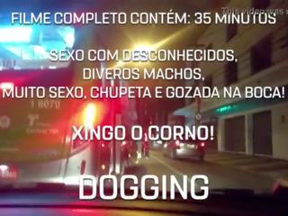 Corno levando za esposa cristina cris em seu primeiro dogging na mirante da lapa para ser abusada por desconhecidos, xinga o corno, chupa, e engole leitinho