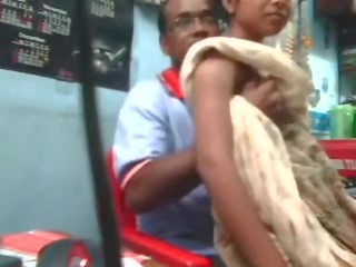 Indiškas desi mergaitė pakliuvom iki neighbour dėdė vidus parduotuvė